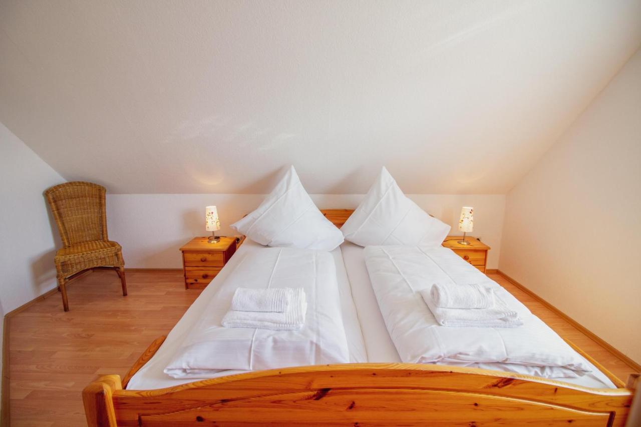 Haus Leuchtturm - Ebbe Appartement Krummhörn Buitenkant foto