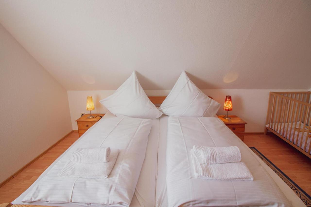 Haus Leuchtturm - Ebbe Appartement Krummhörn Buitenkant foto